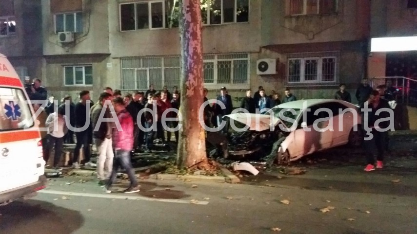 update 2 patru victime a intrat cu masina intr un copac in constanta pe bulevardul mamaia galerie foto update 2 patru victime a intrat cu masina intr un copac in constanta pe bulevardul mamaia galerie foto