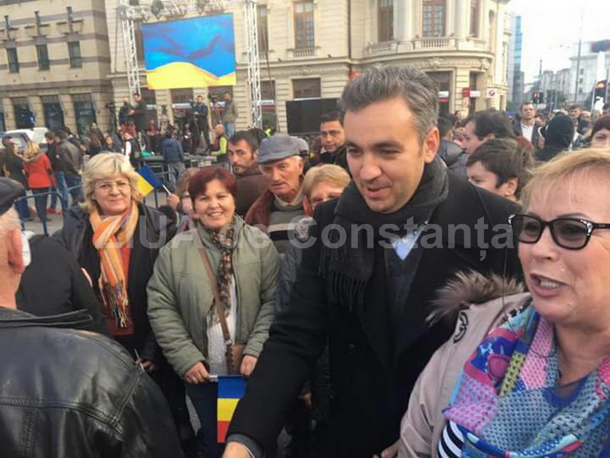 liberalii si au lansat candidatii la parlamentare in cadrul mitingului de sustinere a lui dacian ciolos liberalii si au lansat candidatii la parlamentare in cadrul mitingului de sustinere a lui dacian ciolos