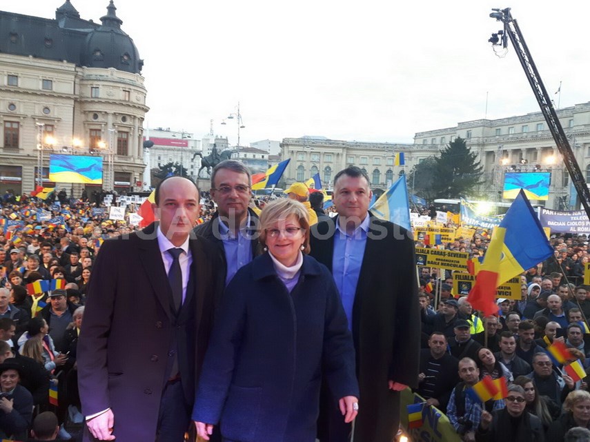 liberalii si au lansat candidatii la parlamentare in cadrul mitingului de sustinere a lui dacian ciolos liberalii si au lansat candidatii la parlamentare in cadrul mitingului de sustinere a lui dacian ciolos