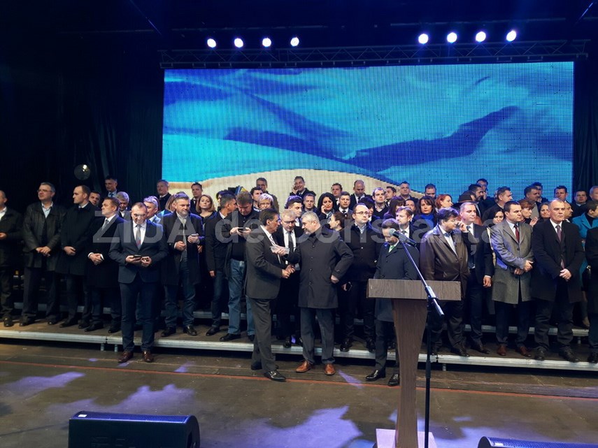 liberalii si au lansat candidatii la parlamentare in cadrul mitingului de sustinere a lui dacian ciolos liberalii si au lansat candidatii la parlamentare in cadrul mitingului de sustinere a lui dacian ciolos