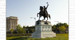 La data de 8 noiembrie 1874 a fost inaugurată prima statuie ecvestră din Bucureşti?