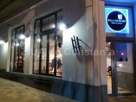 Souvlaki Bar, localul cu bucătărie grecească de bun-gust, într-un spaţiu modern şi nou (galerie foto)