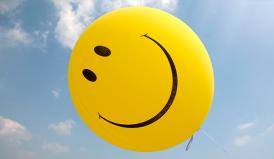 Bancul zilei - La farmacie vine o bătrână de 80 de ani cu...