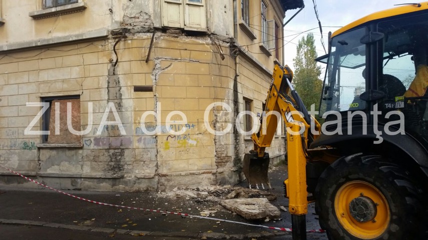 pericol pentru pietoni un balcon de pe strada lahovari a cazut 614269