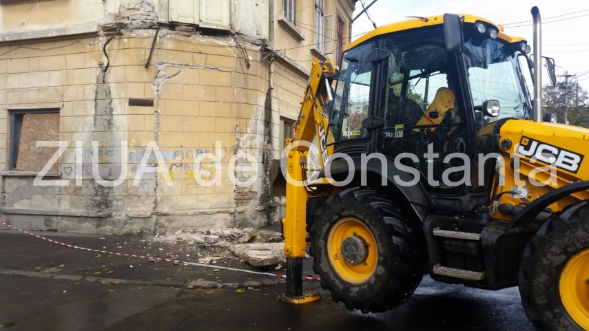 pericol pentru pietoni un balcon de pe strada lahovari a cazut 614269