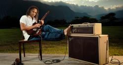 Pe 18 noiembrie 1962 s-a născut un mare chitarist (video)