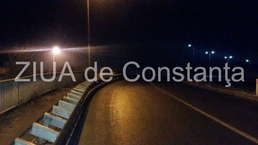 accident rutier pe podul ipmc un sofer la un pas sa sara in gol cu masina 615130 accident rutier pe podul ipmc un sofer la un pas sa sara in gol cu masina 615130
