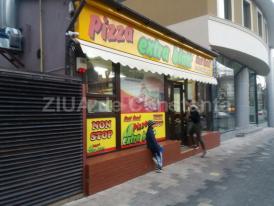 Pizza Extra Blatt, un local minuscul şi neglijent amenajat, cu preţuri mici şi clienţi mulţi (galerie foto) 