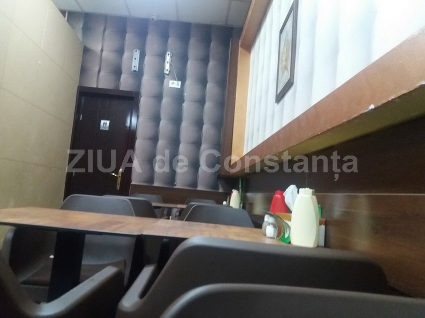 pizza extra blatt un local minuscul si neglijent amenajat cu preturi mici si clienti multi galerie foto pizza extra blatt un local minuscul si neglijent amenajat cu preturi mici si clienti multi galerie foto