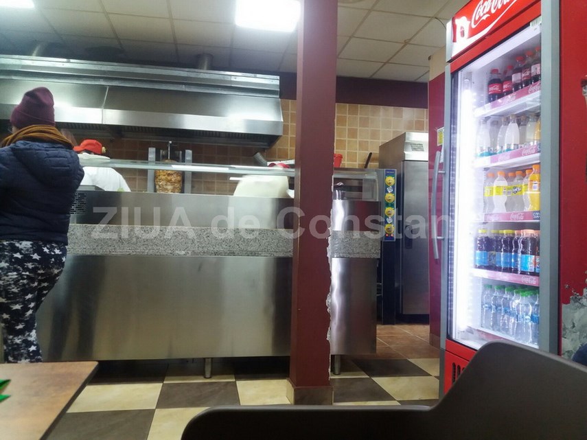 pizza extra blatt un local minuscul si neglijent amenajat cu preturi mici si clienti multi galerie foto pizza extra blatt un local minuscul si neglijent amenajat cu preturi mici si clienti multi galerie foto