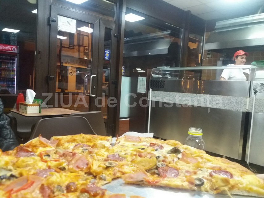 pizza extra blatt un local minuscul si neglijent amenajat cu preturi mici si clienti multi galerie foto pizza extra blatt un local minuscul si neglijent amenajat cu preturi mici si clienti multi galerie foto