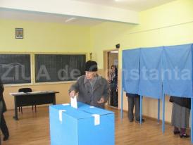 Astăzi vor fi desemnaţi preşedinţii secţiilor de votare