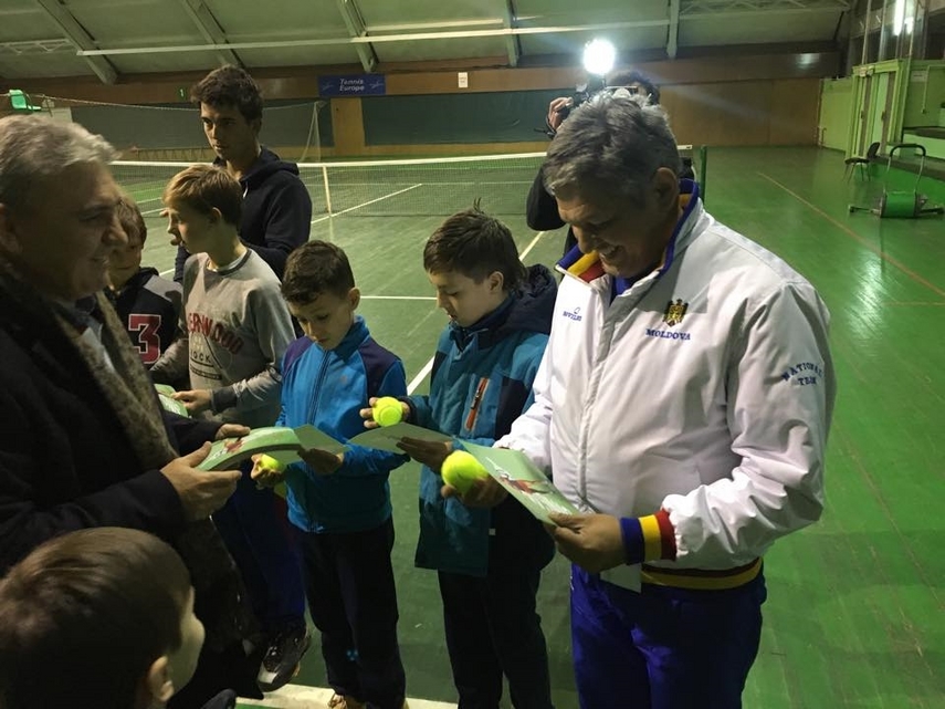 simona halep invitata in republica moldova tatal campioanei s a intalnit cu oficiali ai federatiei de simona halep invitata in republica moldova tatal campioanei s a intalnit cu oficiali ai federatiei de