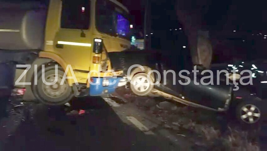 accidentul violent de la intrare in deleni judetul constanta in imagini fotoreportaj 616919 accidentul violent de la intrare in deleni judetul constanta in imagini fotoreportaj 616919