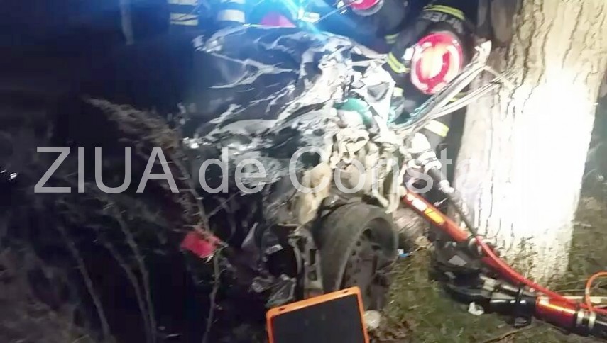 accidentul violent de la intrare in deleni judetul constanta in imagini fotoreportaj 616919 accidentul violent de la intrare in deleni judetul constanta in imagini fotoreportaj 616919