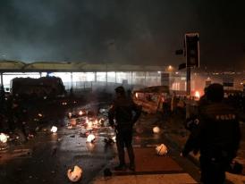UPDATE 1. Cel puțin 20 de răniți, toți polițiști Două explozii puternice au zguduit Istanbulul - în Piața Taksim și la stadionul echipei Besiktas (video)