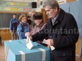 Dacă în ziua votului vă aflaţi în alt judeţ, nu veţi putea vota Românii îşi aleg duminică reprezentanţii în Parlament