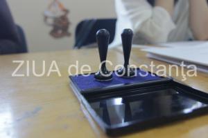 O stampilă cu menţiunea „votat“ a dispărut la o secţie de votare din Ploieşti! Poliţiştii au deschis o anchetă!