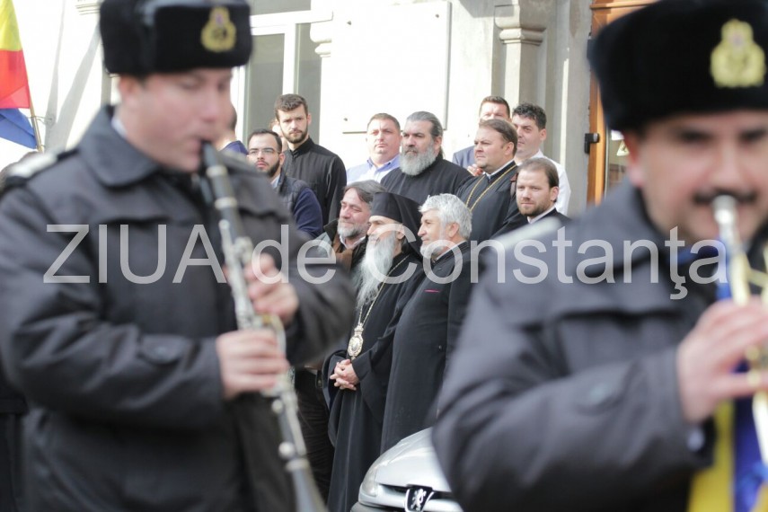 exclusiv fanfara fortelor navale ii canta lui ips teodosie cu prilejul aniversarii sale galerie foto exclusiv fanfara fortelor navale ii canta lui ips teodosie cu prilejul aniversarii sale galerie foto