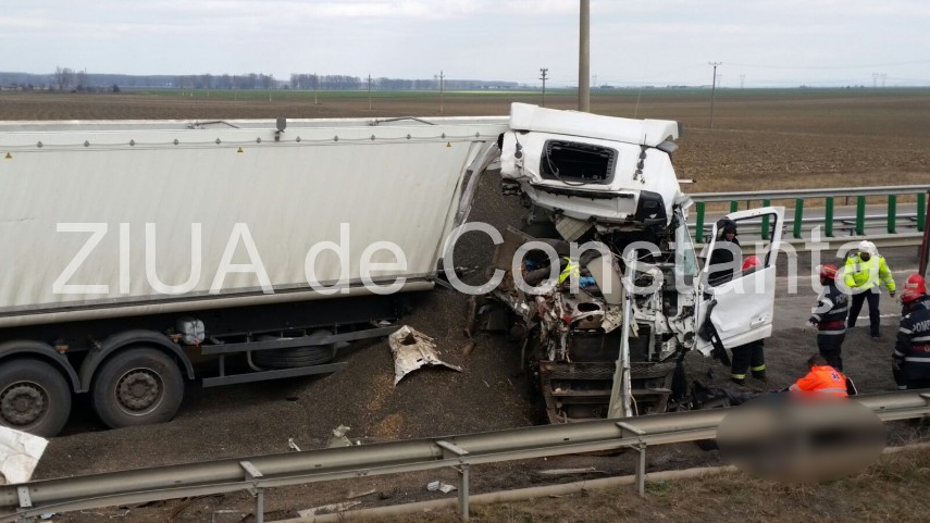 fotoreportaj tragedie rutiera pe autostrada soarelui imagini cu un puternic impact emotional 618081 fotoreportaj tragedie rutiera pe autostrada soarelui imagini cu un puternic impact emotional 618081