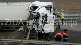 Fotoreportaj Tragedie rutieră pe Autostrada Soarelui! Imagini cu un puternic impact emoţional       