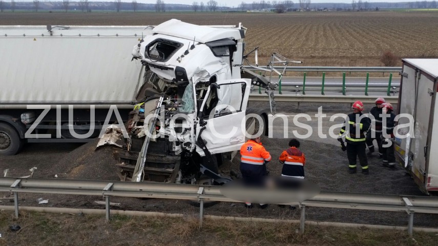 fotoreportaj tragedie rutiera pe autostrada soarelui imagini cu un puternic impact emotional 618081 fotoreportaj tragedie rutiera pe autostrada soarelui imagini cu un puternic impact emotional 618081