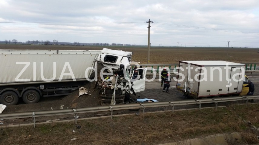 fotoreportaj tragedie rutiera pe autostrada soarelui imagini cu un puternic impact emotional 618081 fotoreportaj tragedie rutiera pe autostrada soarelui imagini cu un puternic impact emotional 618081