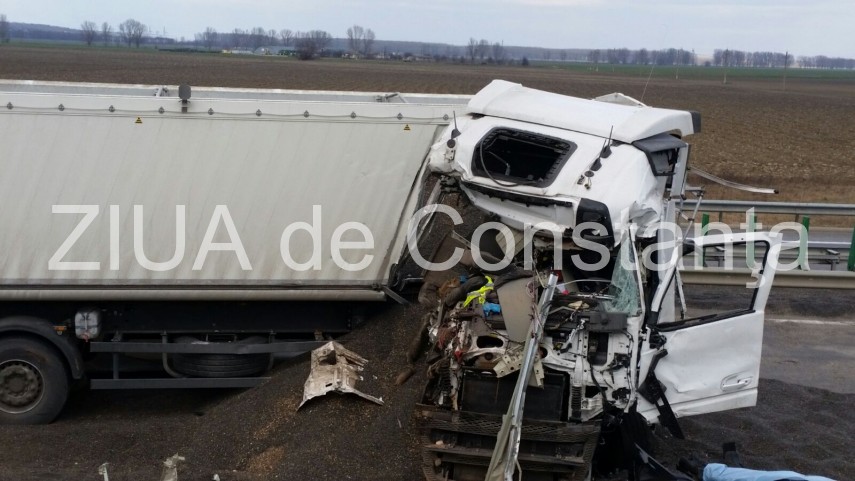 fotoreportaj tragedie rutiera pe autostrada soarelui imagini cu un puternic impact emotional 618081 fotoreportaj tragedie rutiera pe autostrada soarelui imagini cu un puternic impact emotional 618081