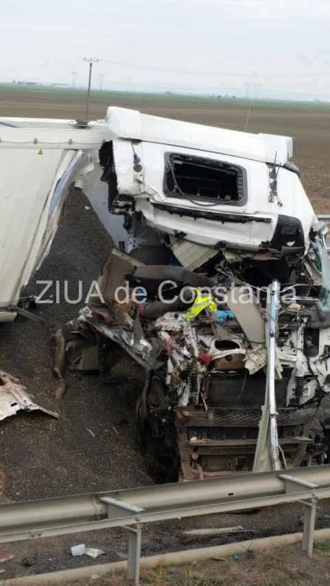 fotoreportaj tragedie rutiera pe autostrada soarelui imagini cu un puternic impact emotional 618081 fotoreportaj tragedie rutiera pe autostrada soarelui imagini cu un puternic impact emotional 618081