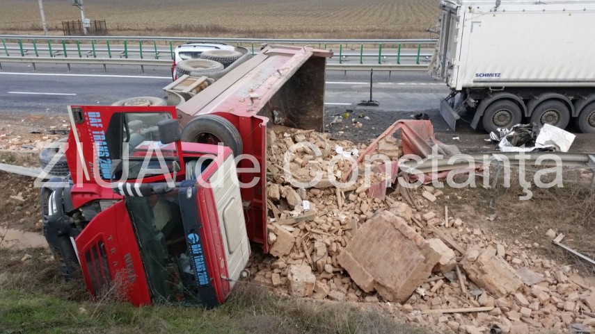 fotoreportaj tragedie rutiera pe autostrada soarelui imagini cu un puternic impact emotional 618081 fotoreportaj tragedie rutiera pe autostrada soarelui imagini cu un puternic impact emotional 618081