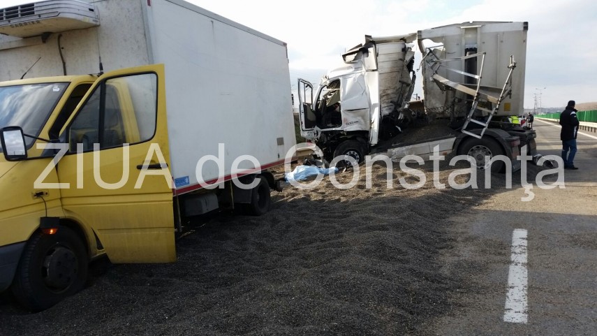 fotoreportaj tragedie rutiera pe autostrada soarelui imagini cu un puternic impact emotional 618081 fotoreportaj tragedie rutiera pe autostrada soarelui imagini cu un puternic impact emotional 618081