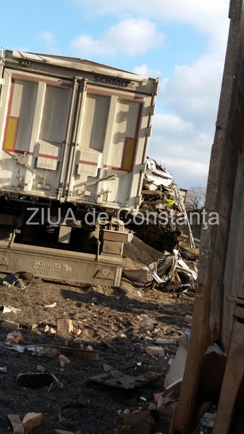 fotoreportaj tragedie rutiera pe autostrada soarelui imagini cu un puternic impact emotional 618081 fotoreportaj tragedie rutiera pe autostrada soarelui imagini cu un puternic impact emotional 618081
