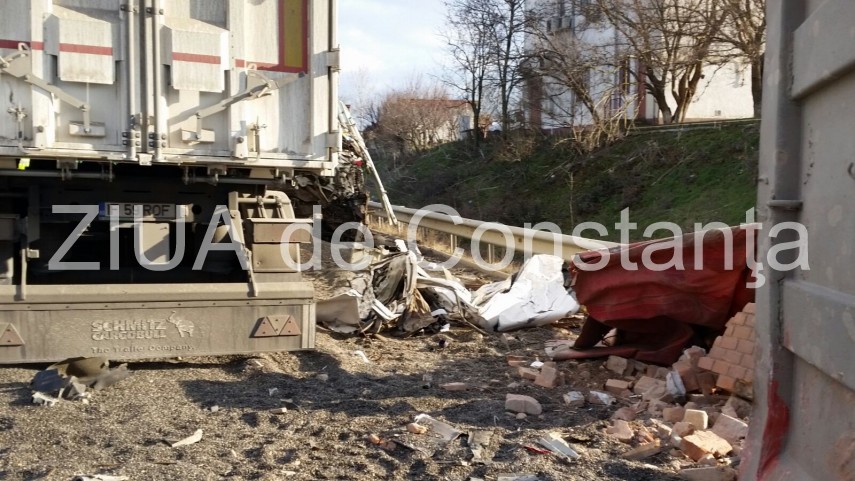 fotoreportaj tragedie rutiera pe autostrada soarelui imagini cu un puternic impact emotional 618081 fotoreportaj tragedie rutiera pe autostrada soarelui imagini cu un puternic impact emotional 618081