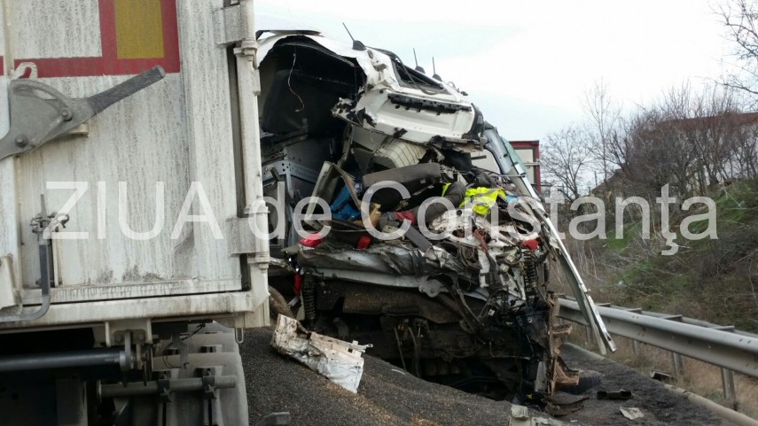 fotoreportaj tragedie rutiera pe autostrada soarelui imagini cu un puternic impact emotional 618081 fotoreportaj tragedie rutiera pe autostrada soarelui imagini cu un puternic impact emotional 618081