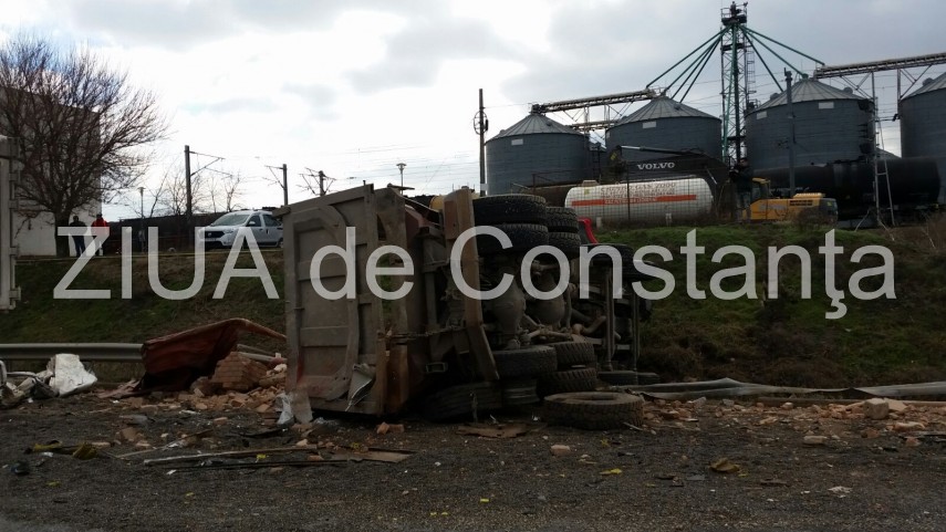 fotoreportaj tragedie rutiera pe autostrada soarelui imagini cu un puternic impact emotional 618081 fotoreportaj tragedie rutiera pe autostrada soarelui imagini cu un puternic impact emotional 618081