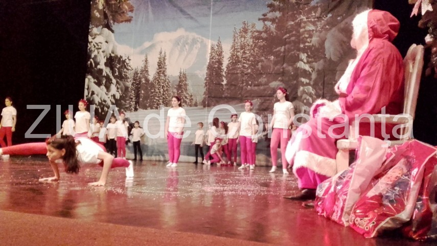 mos craciun a sosit la constanta pentru copiii de la gimnastica aerobica 618183 mos craciun a sosit la constanta pentru copiii de la gimnastica aerobica 618183