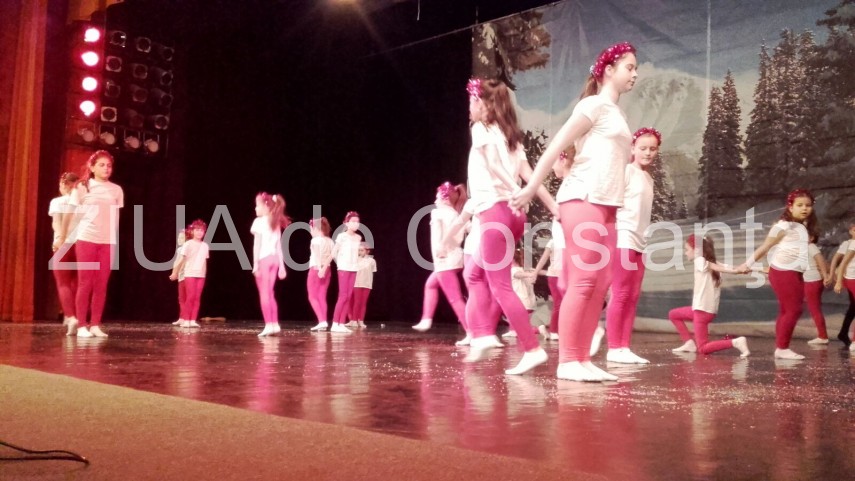 mos craciun a sosit la constanta pentru copiii de la gimnastica aerobica 618183 mos craciun a sosit la constanta pentru copiii de la gimnastica aerobica 618183