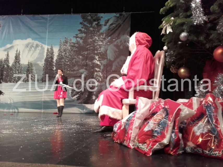 mos craciun a sosit la constanta pentru copiii de la gimnastica aerobica 618183 mos craciun a sosit la constanta pentru copiii de la gimnastica aerobica 618183