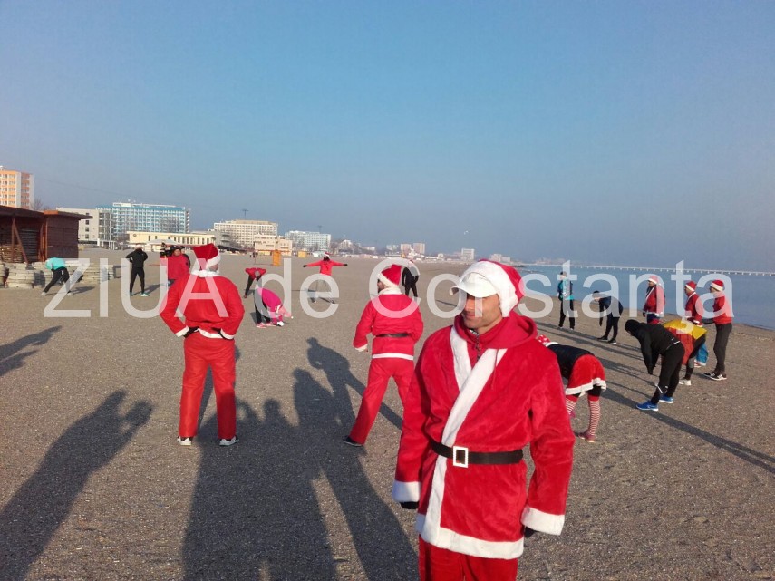 constanta santa run cu prietenii lui mos craciun pe plaja de la mamaia santa run editia 2016 618233 constanta santa run cu prietenii lui mos craciun pe plaja de la mamaia santa run editia 2016 618233