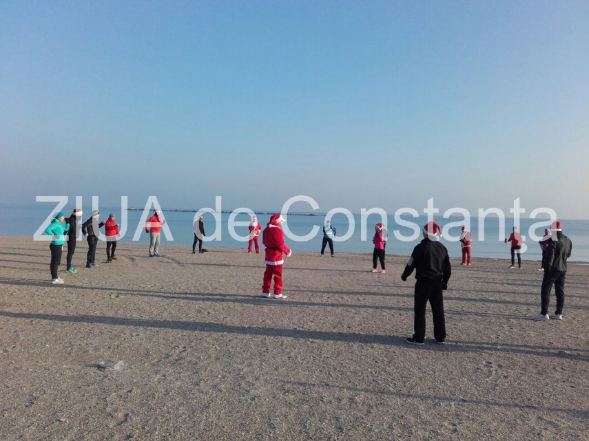 constanta santa run cu prietenii lui mos craciun pe plaja de la mamaia santa run editia 2016 618233 constanta santa run cu prietenii lui mos craciun pe plaja de la mamaia santa run editia 2016 618233