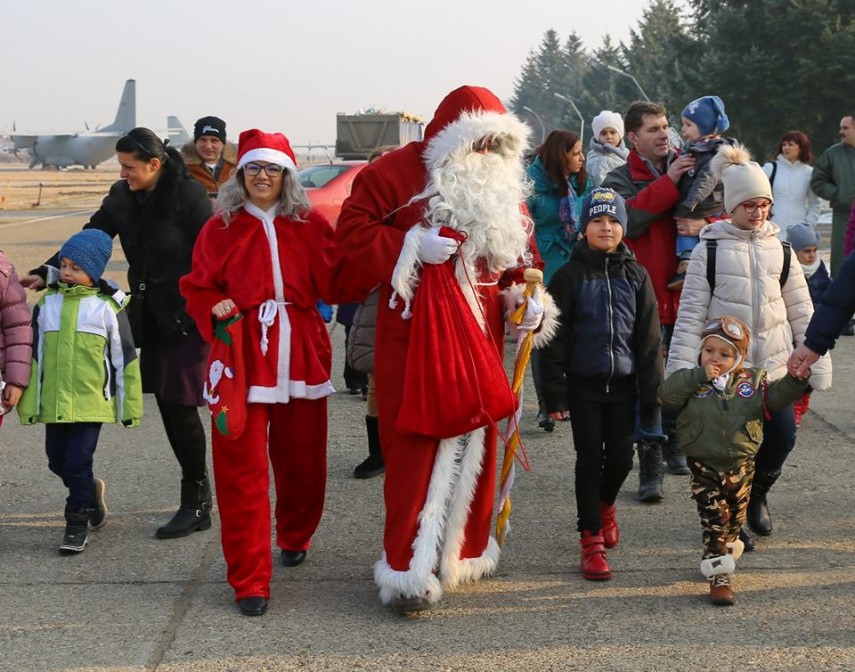 cum vine mos craciun din apa si din cer galerie foto video 618521 cum vine mos craciun din apa si din cer galerie foto video 618521