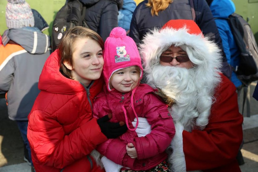 cum vine mos craciun din apa si din cer galerie foto video 618521 cum vine mos craciun din apa si din cer galerie foto video 618521