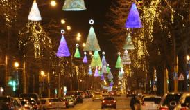 „Au pus luminiţe ca să ne luăm ochii de la gropi“ I.C. Brătianu, cel mai cel mai frumos bulevard din Constanţa decorat în această iarnă! 