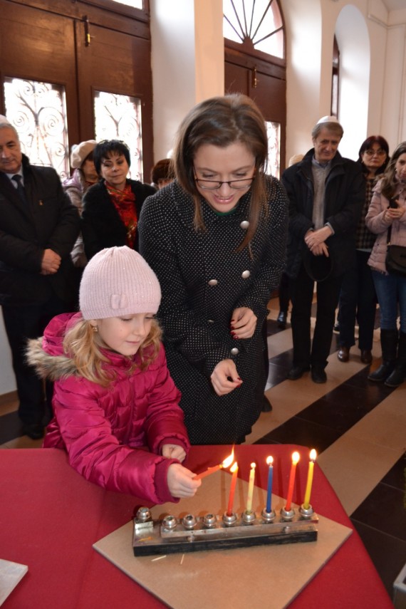 sarbatoarea de hanuka celebrata la tulcea de comunitate si oficiali 619099 sarbatoarea de hanuka celebrata la tulcea de comunitate si oficiali 619099