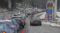 Traficul rutier se desfăşoară cu greutate pe DN1 Ploieşti - Braşov