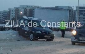 De-ale iernii. Un autoturism a intrat în parapet în apropierea centrului comercial Dorally Mall  