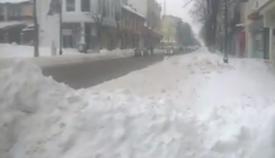  Un constănțean, nemulțumit că nu s-a curatat și pista de biciclete de pe bulevardul Tomis (video)