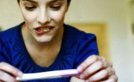 O studentă a făcut avere din vânzarea de teste de sarcină pozitive