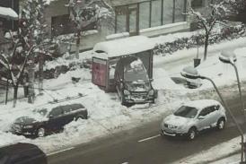 A parcat în staţia de autobuz Explicaţia şoferului care staționase într-un refugiu acoperit pentru a scăpa de nămeţi 