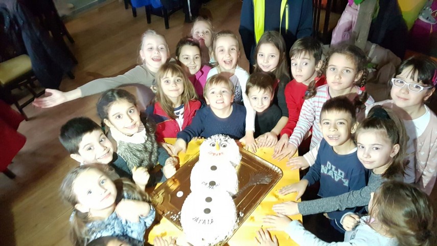 inedit piata ovidiu plina de oameni de zapada si zambete de copii galerie foto 620468 inedit piata ovidiu plina de oameni de zapada si zambete de copii galerie foto 620468